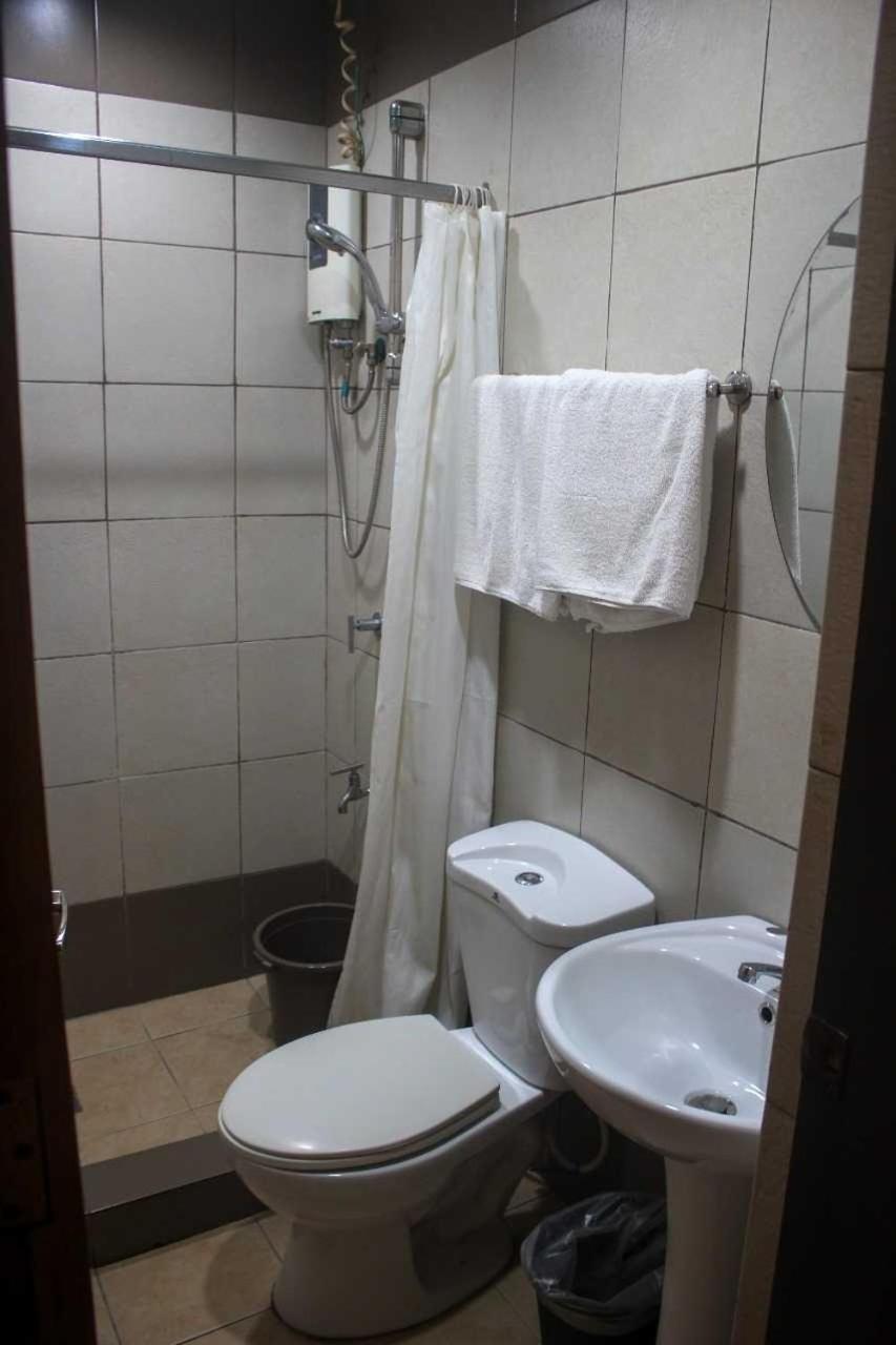 Oyo 1011 First Hotel Manila Luaran gambar
