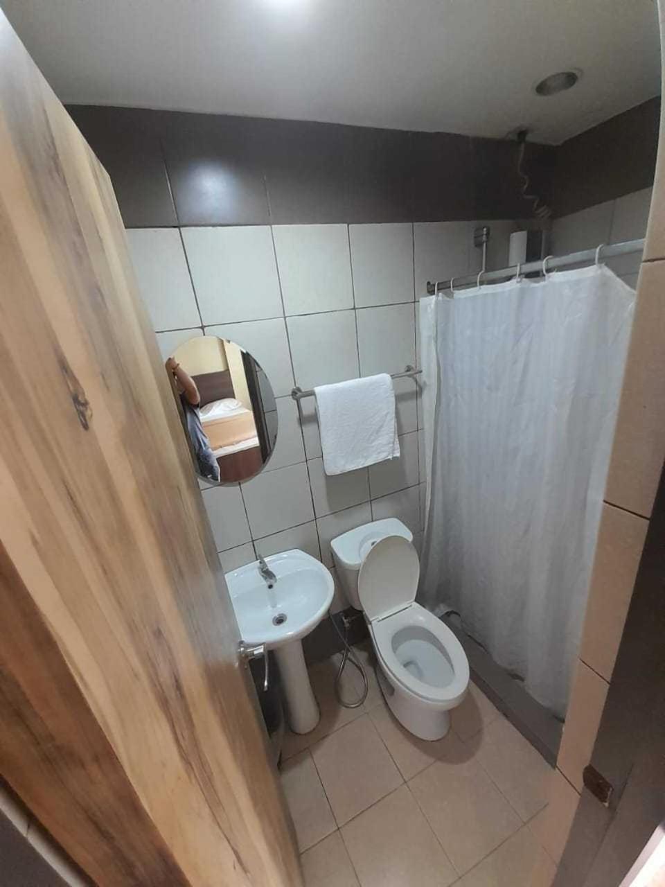Oyo 1011 First Hotel Manila Luaran gambar
