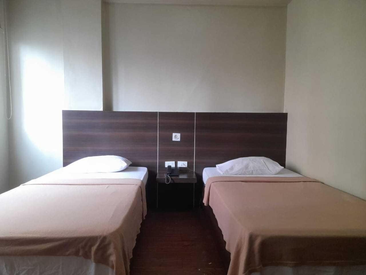 Oyo 1011 First Hotel Manila Luaran gambar