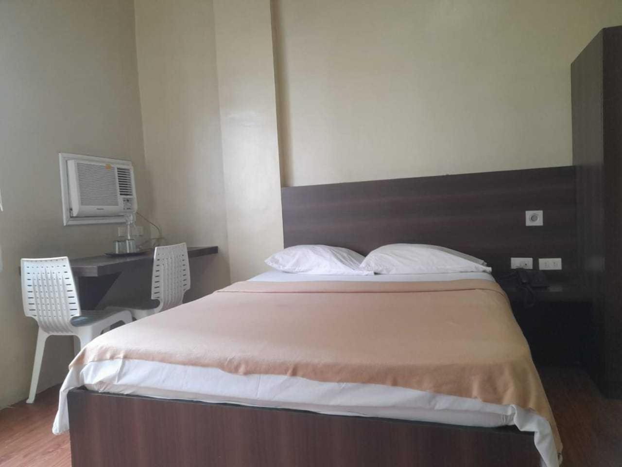 Oyo 1011 First Hotel Manila Luaran gambar