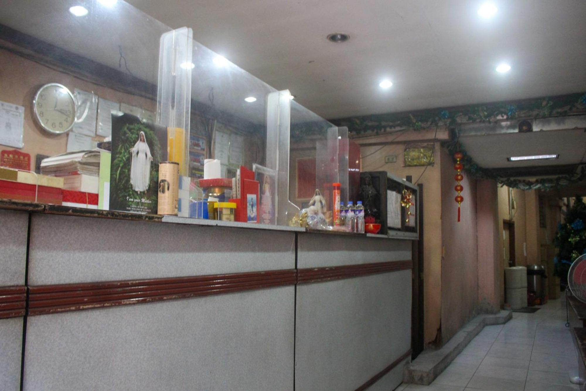 Oyo 1011 First Hotel Manila Luaran gambar