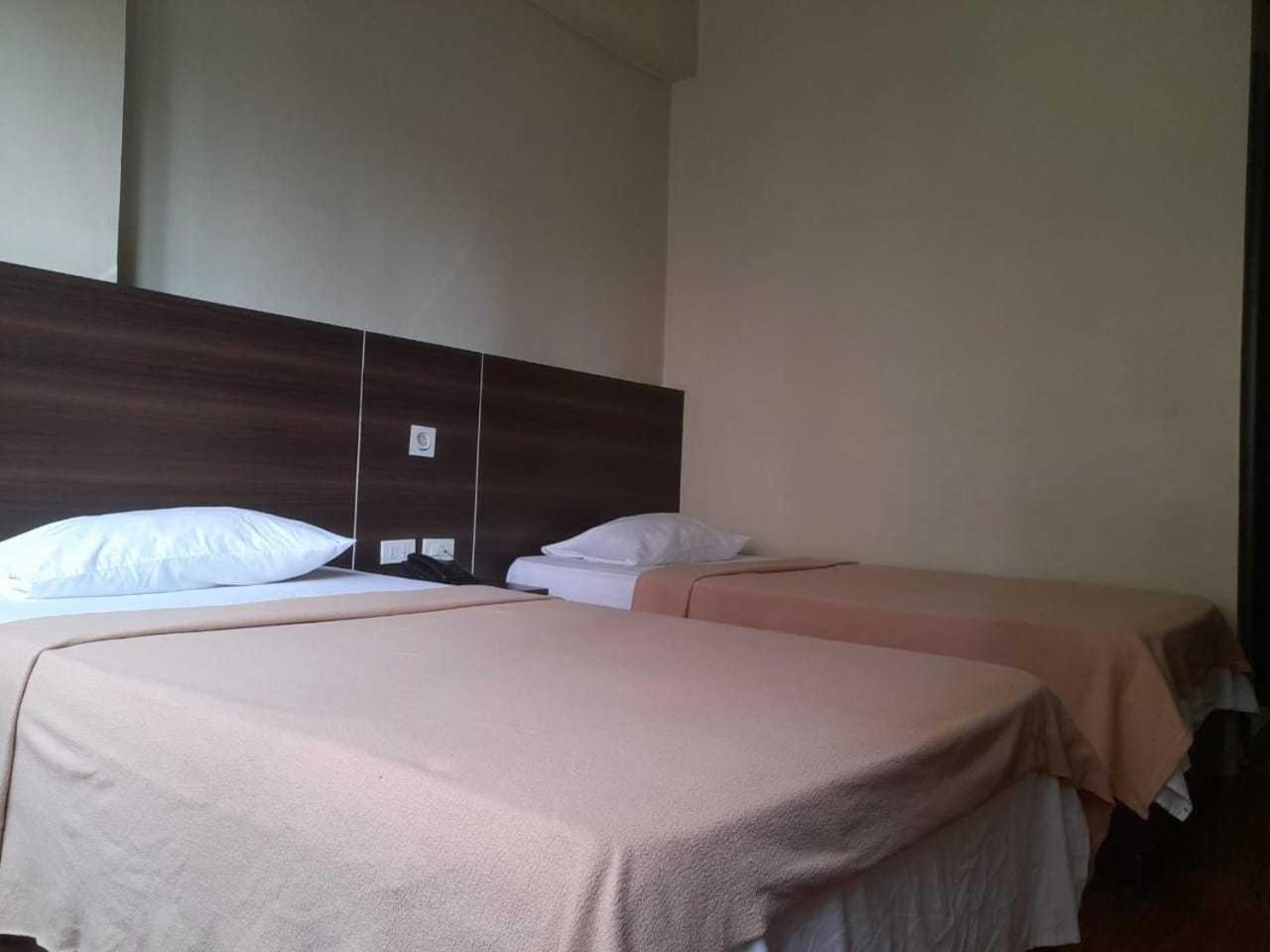 Oyo 1011 First Hotel Manila Luaran gambar